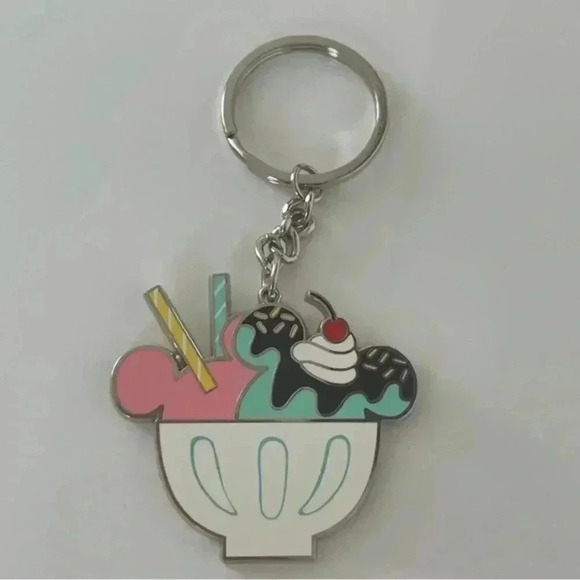 Limited Edition Disney‎ Ice Cream Key Chain Mickey - Picture 2 of 5